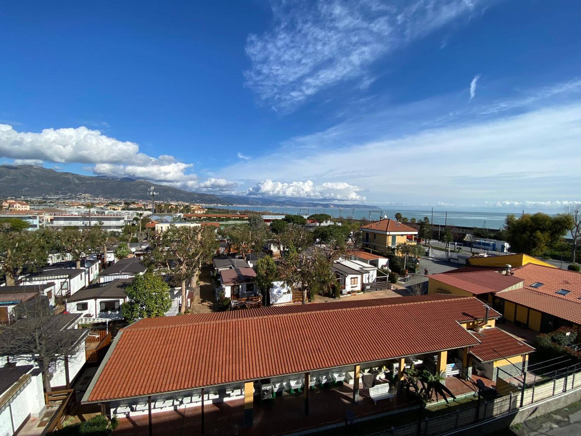 Apartment Spazioso Attico Fronte Mare Albenga