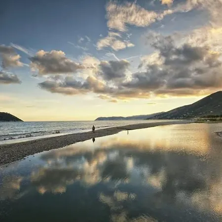 Spazioso Attico Fronte Mare Albenga Exterior photo