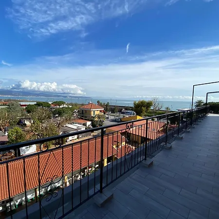 Spazioso Attico Fronte Mare Albenga Exterior photo
