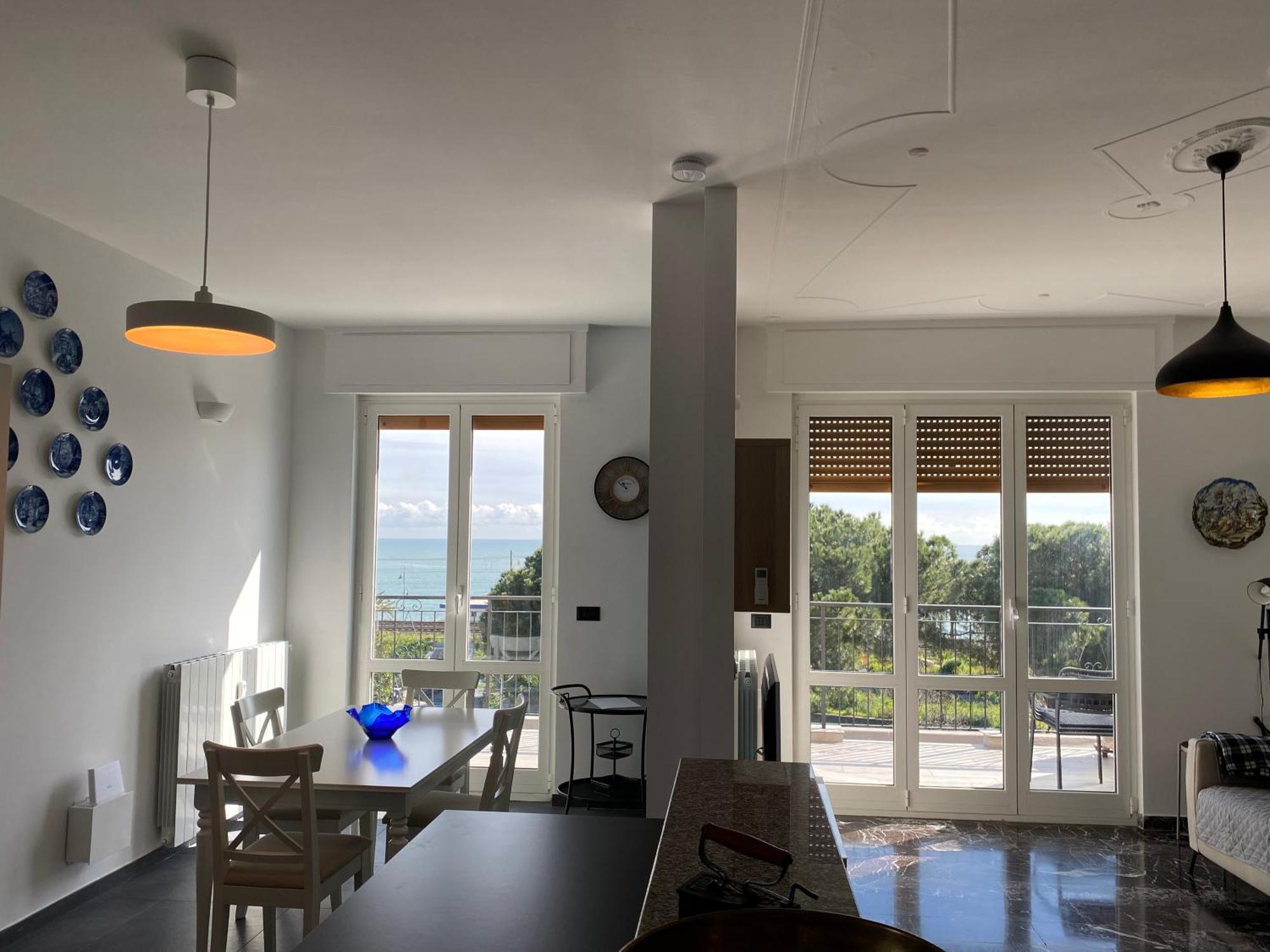 Spazioso Attico Fronte Mare Apartment *