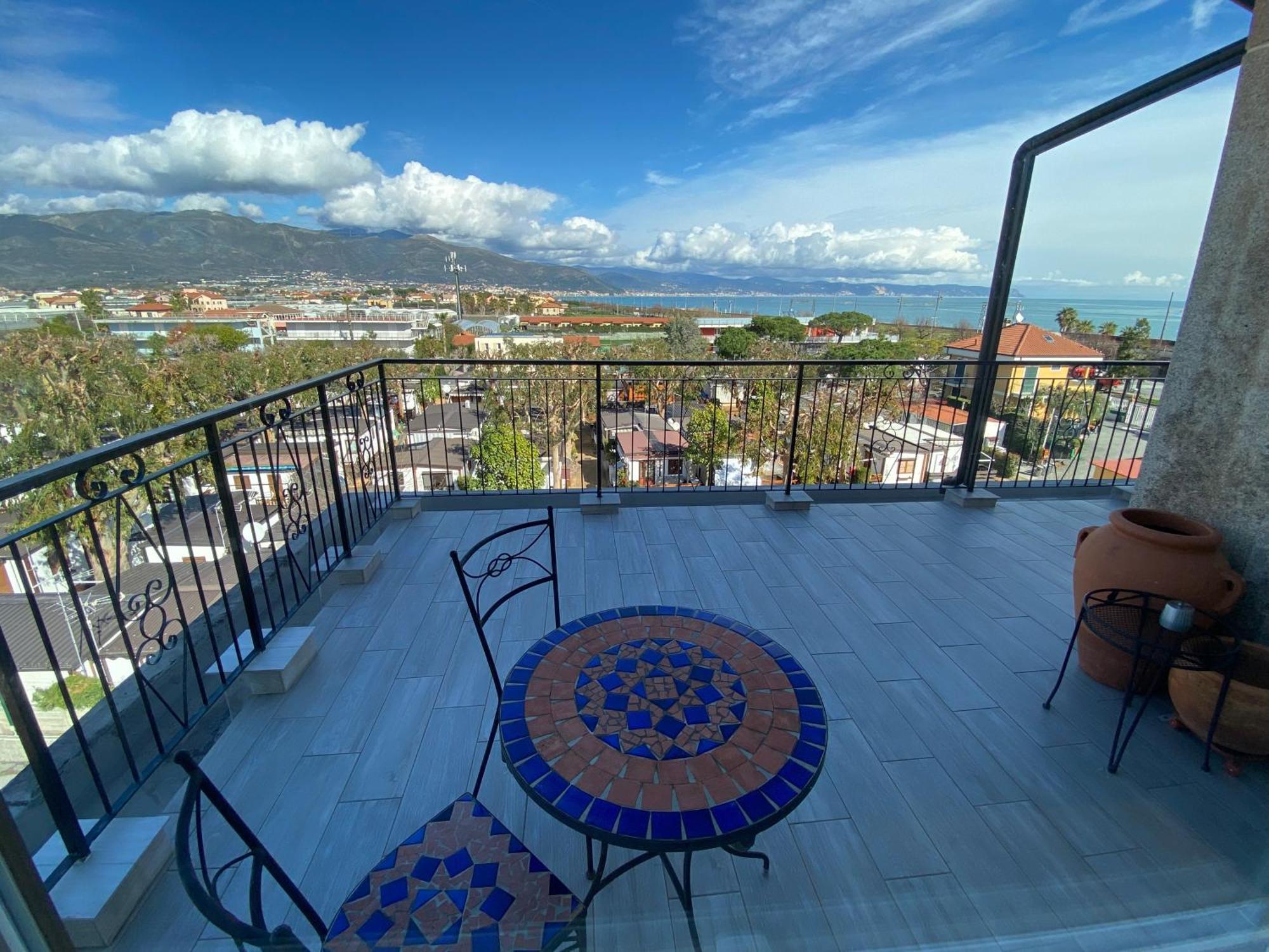 Spazioso Attico Fronte Mare Apartment *