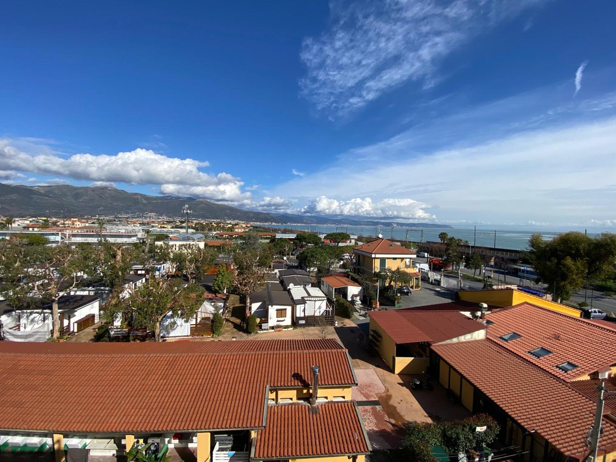 Spazioso Attico Fronte Mare Appartement